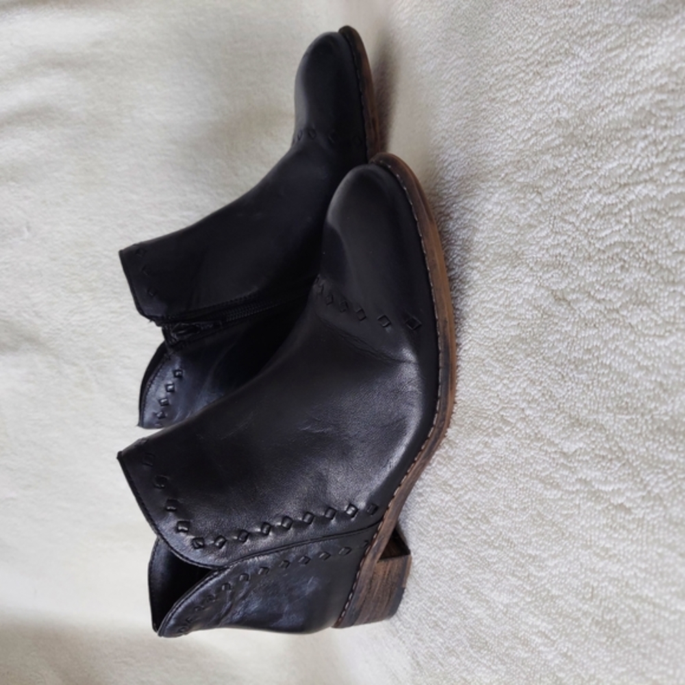 Sketchers Black Leather Woman's Ankle Boots Memory Foam Inside Zipper Size 5.5